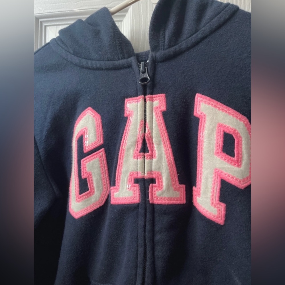 Gap sweater